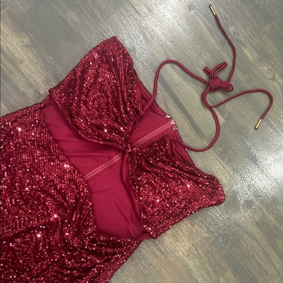 BLANC Elegant Sequin Gown - Picture 9 of 9